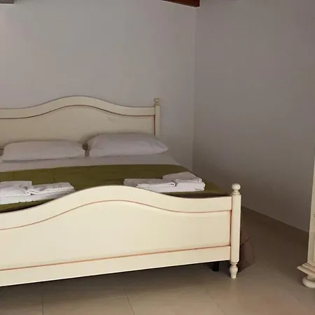 לינה וארוחת בוקר Casa Mamma Elvira לצ'ה